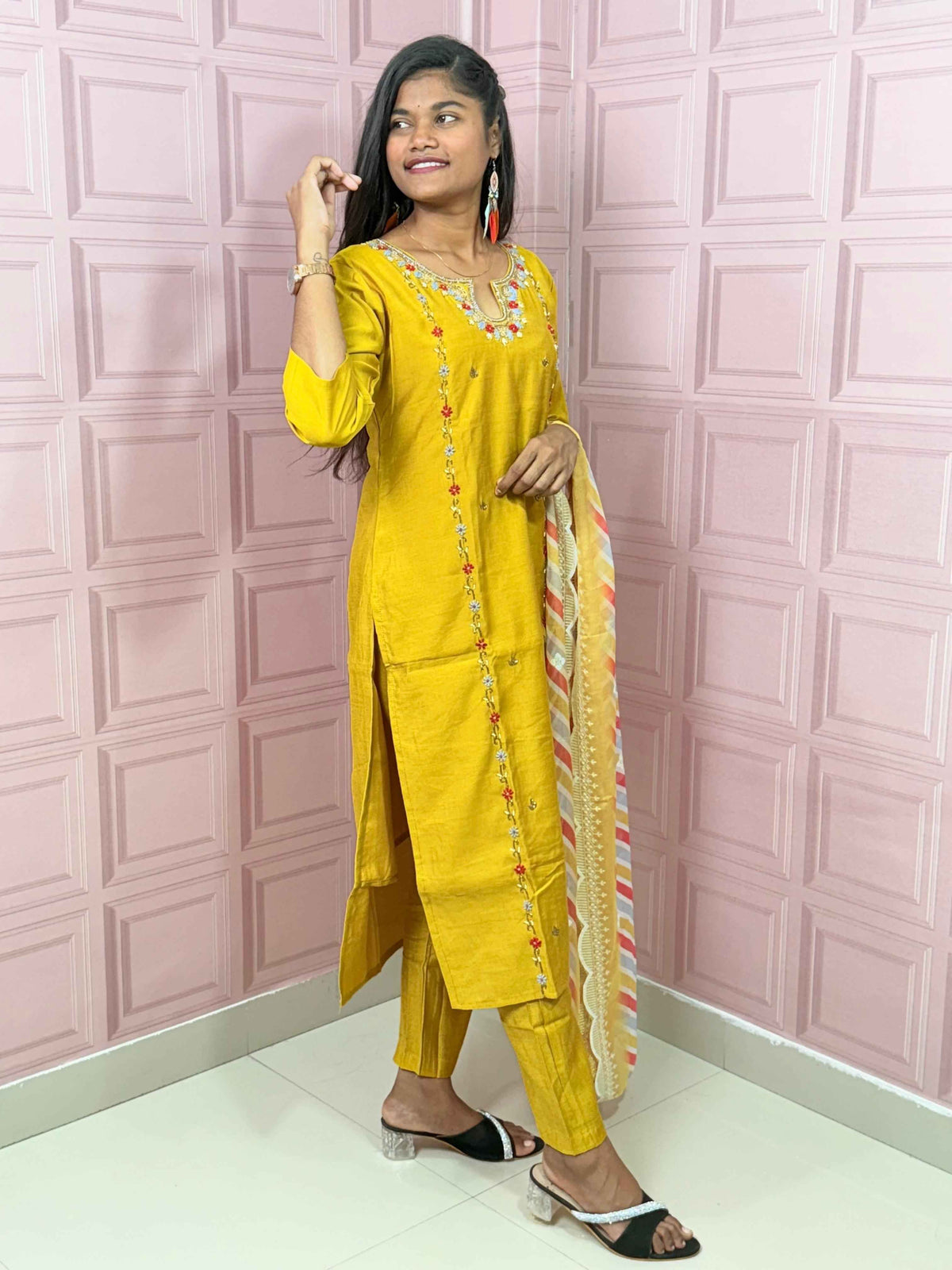 Straight kurta set with handwork