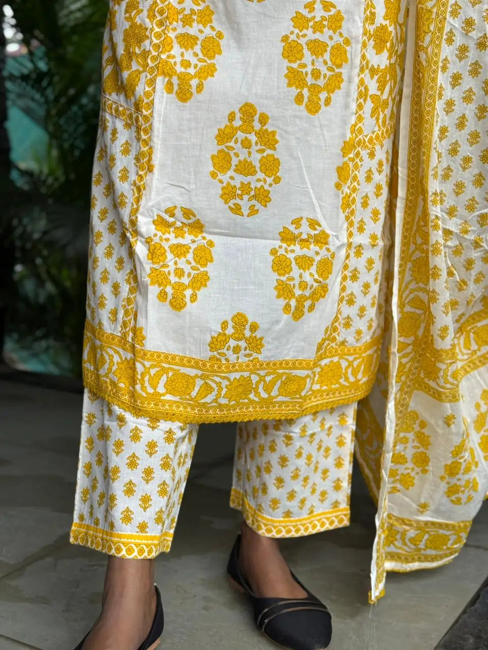 premium cotton with print straight kurta set (White and yellow color}