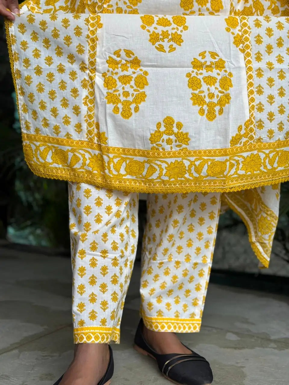 premium cotton with print straight kurta set (White and yellow color}